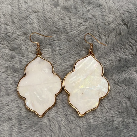 Mother of Pearl Earrings - Picture 1 of 4